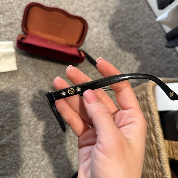 Gucci Black Oversized Women\'s Sunglasses with Branded Case main image 4